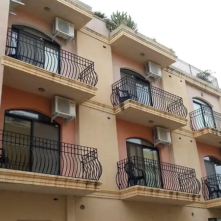 Πανσιόν Akwador 3*